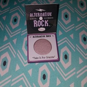 Sample size eyeshadow